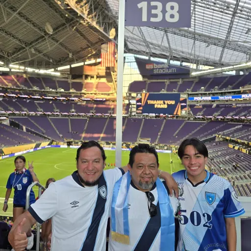 Elder Barrientos y Víctor Solares, se conocieron gracias a una transmisión de radio de A Primera Hora en Emisoras Unidas - Cortesía