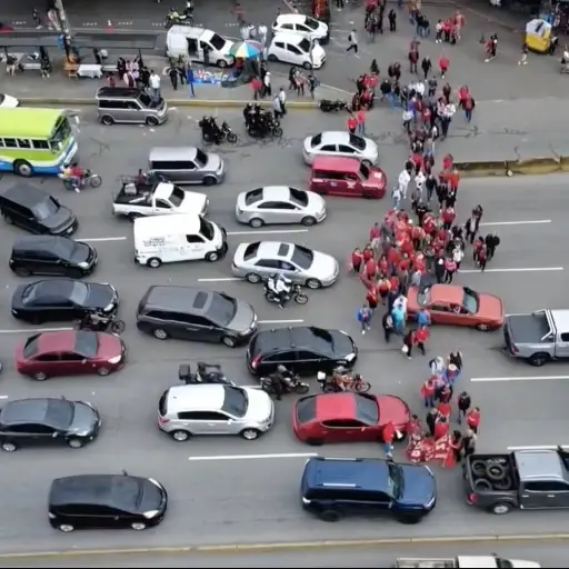 Los salubristas se retiraron de la calzada Roosevelt y se trasladaron frente a la sede del MSPAS. ,PMT capitalina/Montejo