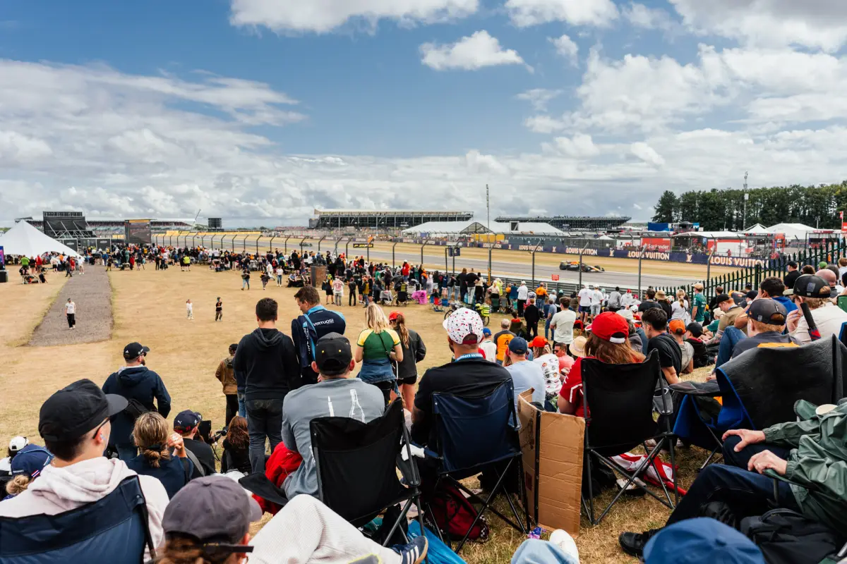 Roban objetos valiosos en el GP de Gran Bretaña de la Formula 1 - Northants Police