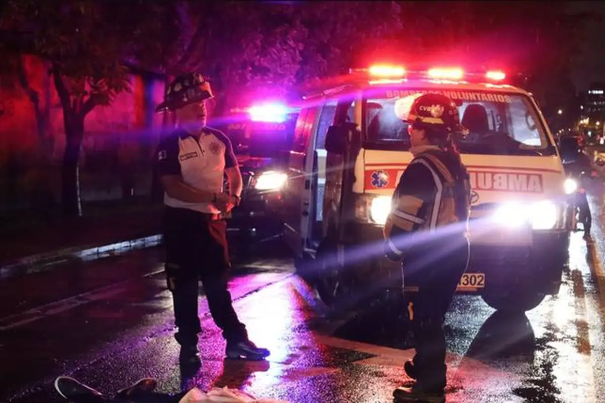 El cuerpo del conductor fue hallado sin signos vitales en un sector de zona 13., Bomberos Voluntarios