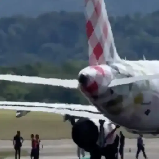 Accidente en aeropuerto de Milán.  ,Captura de pantalla video X.
