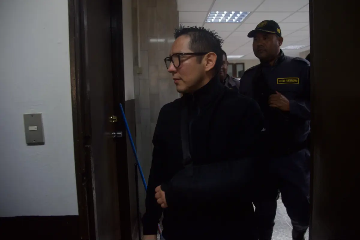 Melvin Quijivix, expresidente del INDE, a su ingreso a la sala de audiencias., Omar Solís/Emisoras Unidas