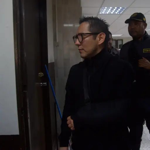 Melvin Quijivix, expresidente del INDE, a su ingreso a la sala de audiencias. ,Omar Solís/Emisoras Unidas