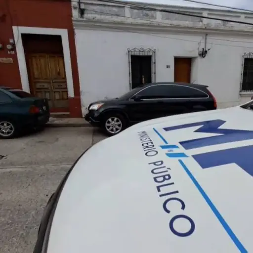 Un vehículo del MP estacionado frente a las oficinas del TSE. ,Omar Solís/Emisoras Unidas