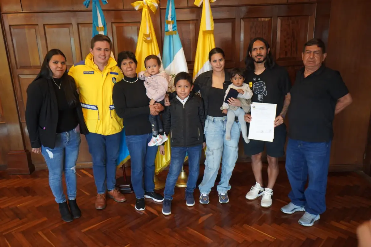 José Morales recibe homenaje en Santa Catarina Pinula - Sebastián Siero