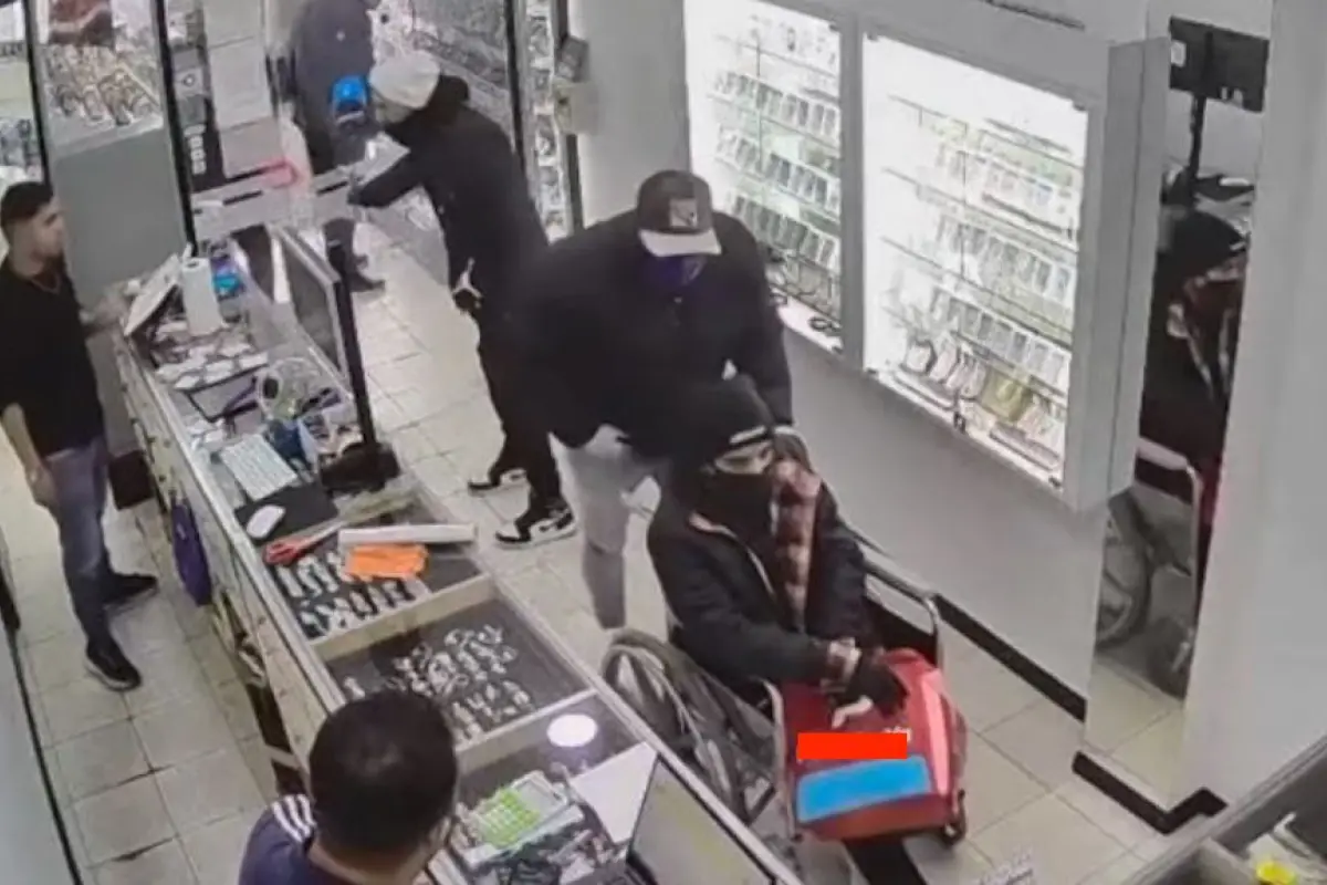 Las autoridades tienen reporte de un segundo asalto cometido con este mismo modus operandi. , Captura de pantalla video X.