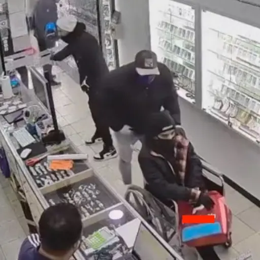 Las autoridades tienen reporte de un segundo asalto cometido con este mismo modus operandi.  ,Captura de pantalla video X.