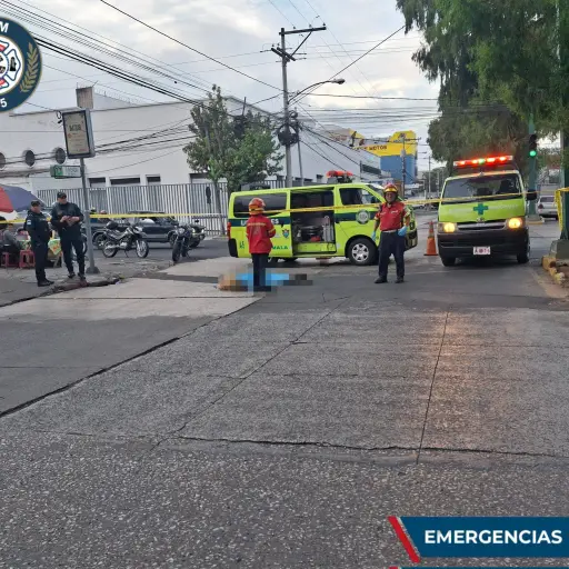 En el área está cerrado el paso vehicular. ,Bomberos Municipales