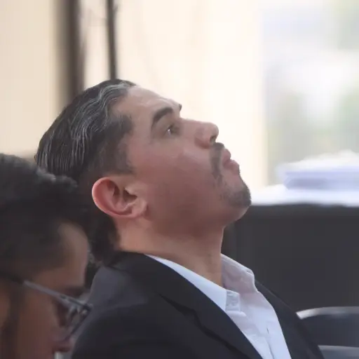 El exviceministro de Gobernación, Carlos García Rubio, tras escuchar la resolución en una audiencia en la que se rechazó el cambio de delito en su contra, en agosto de 2025. ,Omar Solís/Emisoras Unidas