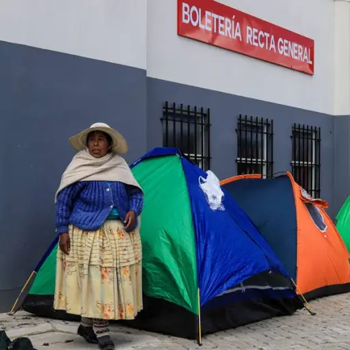 A falta de un mes para el Bolivia-Brasil, aficionados buscan los boletos que estarán disponibles este sábado 