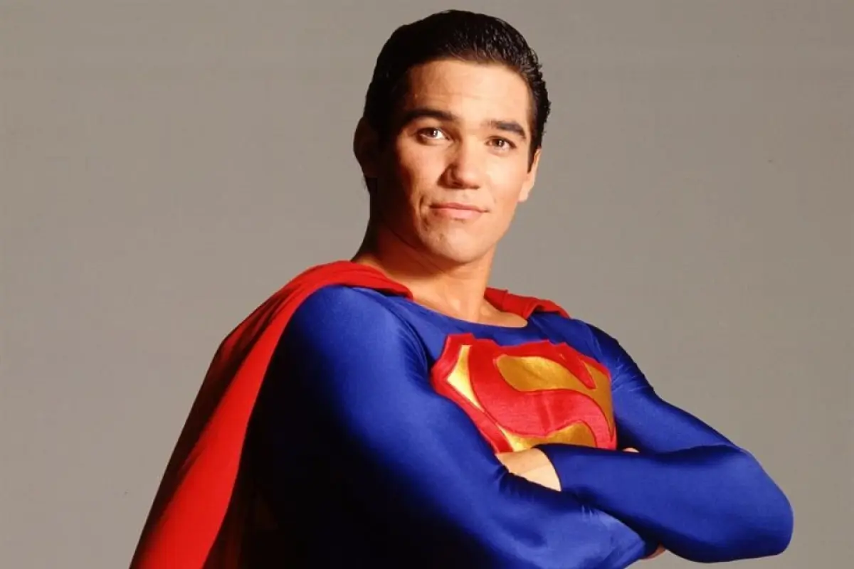 Dean Cain, Redes sociales