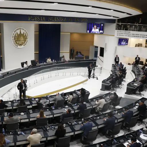 El partido oficialista salvadoreño Nuevas Ideas propuso a la Asamblea Legislativa una reforma constitucional para que el país salga del Parlacen. ,Foto EFE