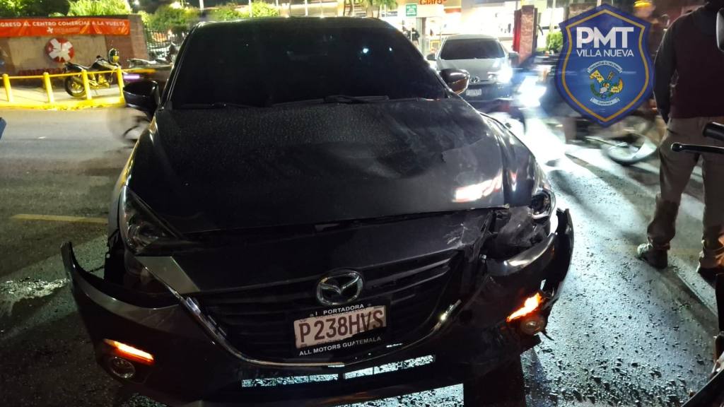 Colisión entre motocicleta y carro partícular en la ruta al Pacífico. | PMT de Villa Nueva.