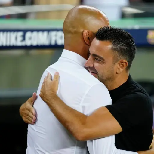 La federación india recibió correos falsos con supuestas solicitudes de Xavi Hernández y Pep Guardiola para dirigir la selección - EFE