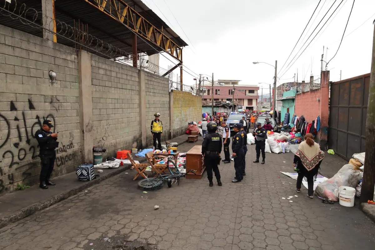 El tiroteo ocurrió en un área comercial de la zona 8 capitalina., Bomberos Voluntarios.