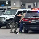 Los hechos ocurrieron en un establecimiento ubicado en Traverse City, en Michigan. ,Captura de pantalla video X.