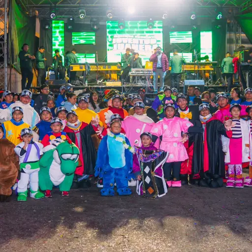 El publicó aplaudió a los niños al finalizar el baile de este año. ,Cortesía.