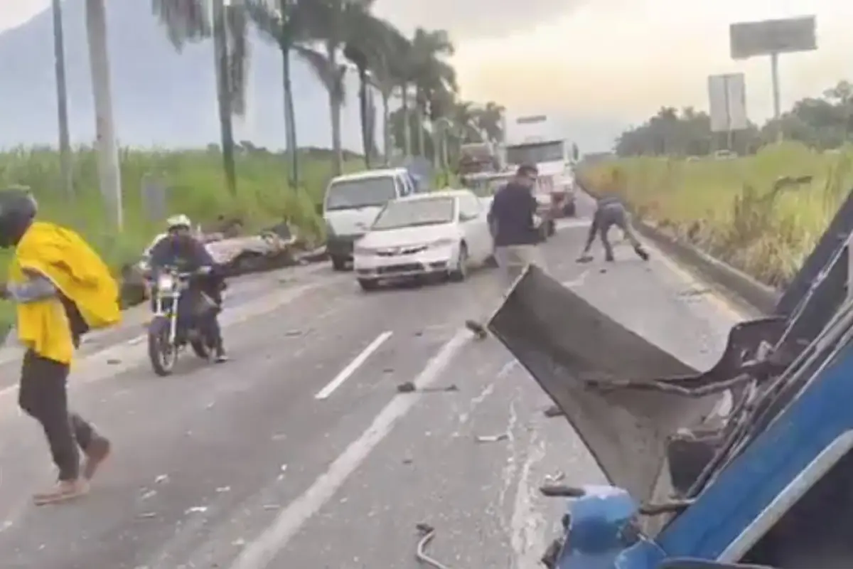 Fuerte accidente en autopista Palín-Escuintla , Captura de pantalla video X.