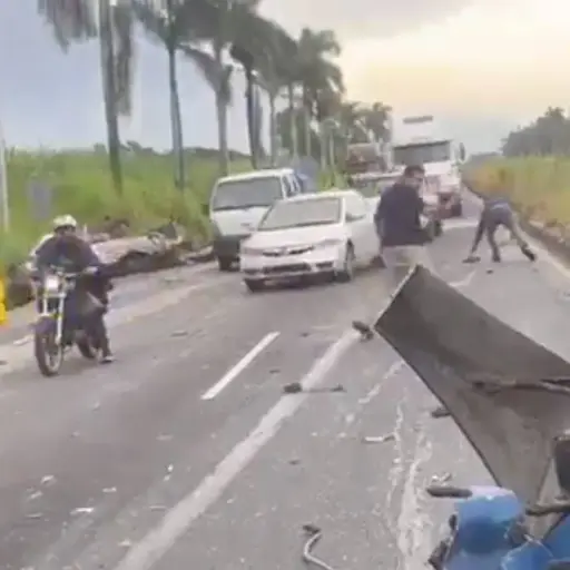 Fuerte accidente en autopista Palín-Escuintla  ,Captura de pantalla video X.