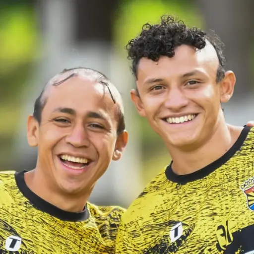 Dentro de la convivencia del Aurora, se dio el famoso corte de cabello 