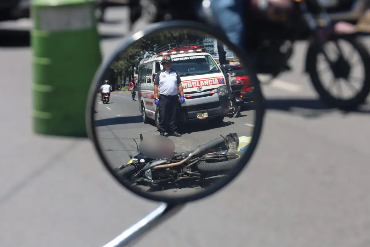 El motorista fallecido en la calzada San Juan tenía 21 años de edad., Bomberos Voluntarios