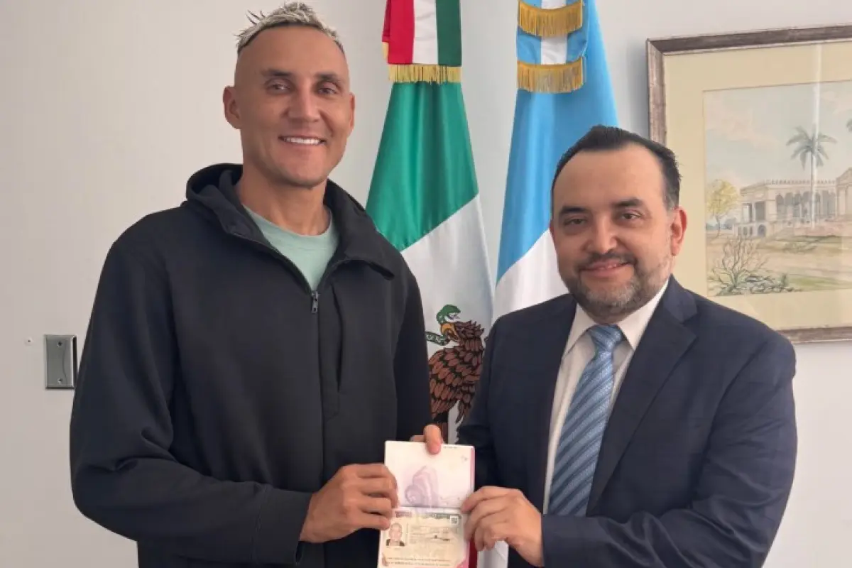 Keylor Navas estuvo en Guatemala para obtener la visa de trabajo que extiende la Embajada de México acreditada en nuestro país 