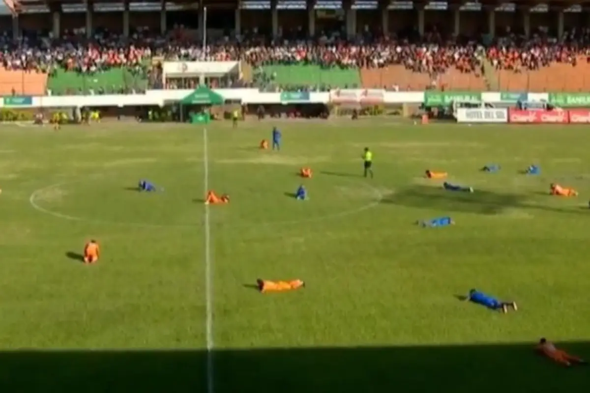 Un momento inesperado ocurrió este domingo en el estadio Winston Pineda Gudiel 