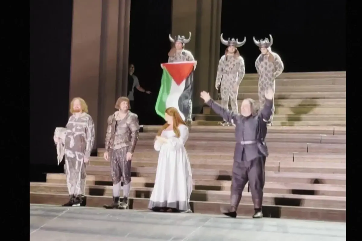 Ópera de Londres, Redes sociales