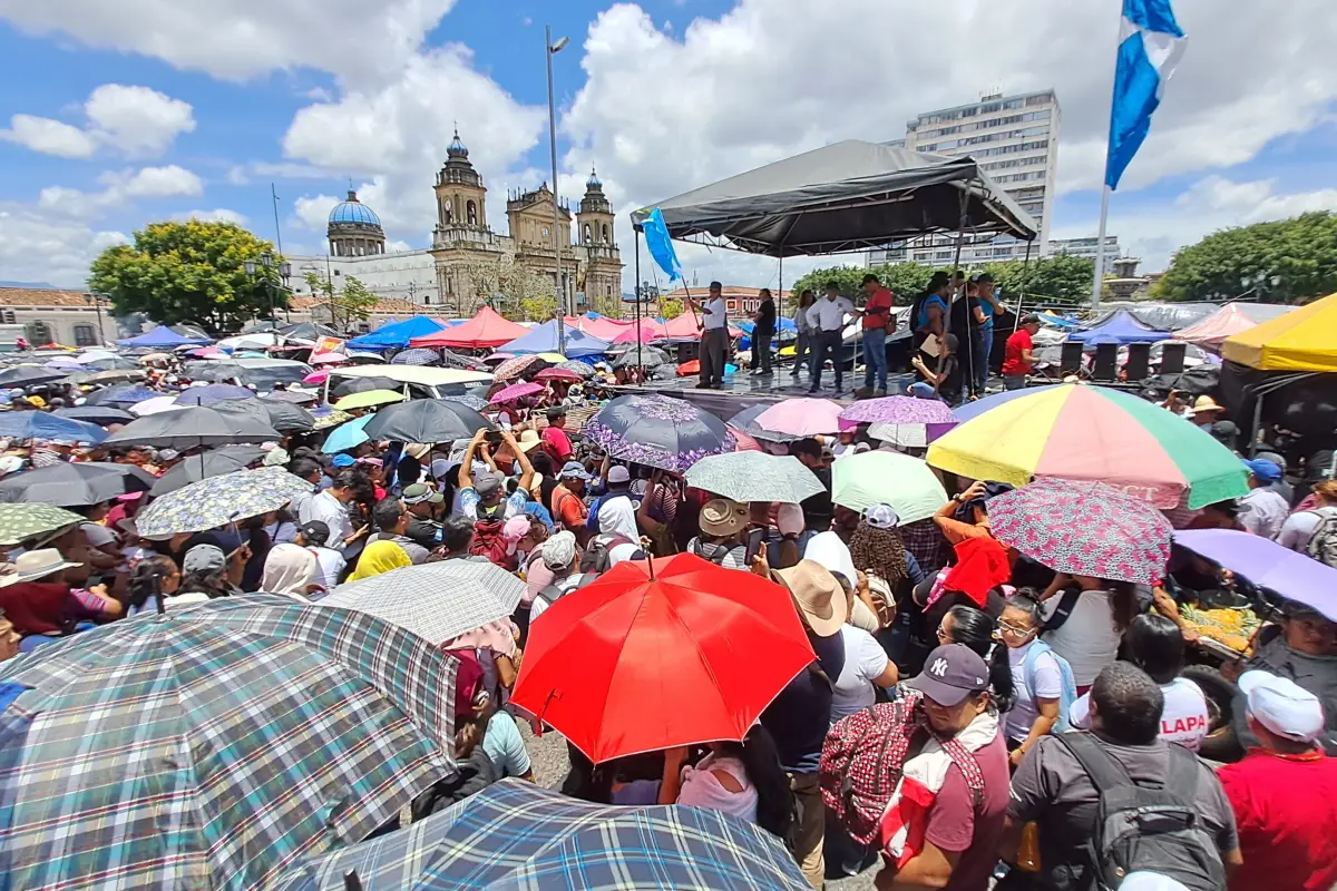 En la plaza de la Constitución fue instalada una tarima donde los dirigentes del STEG expresan sus peticiones a las autoridades., Omar Solís/Emisoras Unidas