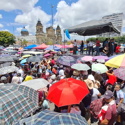 En la plaza de la Constitución fue instalada una tarima donde los dirigentes del STEG expresan sus peticiones a las autoridades. ,Omar Solís/Emisoras Unidas