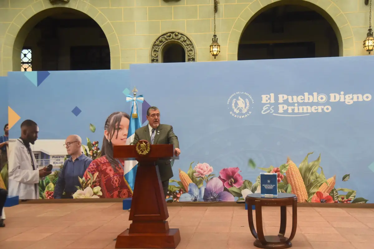 El presidente Bernardo Arévalo brindó conferencia en el Palacio Nacional de la Cultura., Omar Solís/Emisoras Unidas