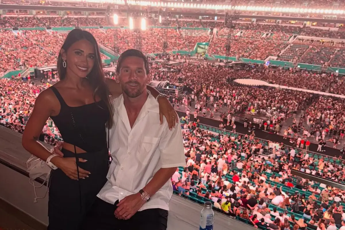 Lionel Messi sorprendido en la 'Kiss Cam' durante concierto de Coldplay - instagram @antonelaroccuzzo