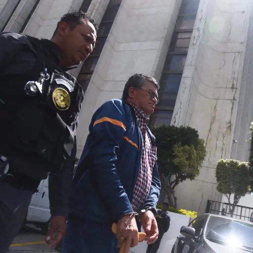 El exalcalde de Chinautla, Arnoldo Medrano, a la salida de Tribunales luego de una audiencia donde se le otorgaron medidas sustitutivas. ,Omar Solís/Emisoras Unidas