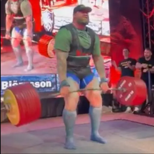 Hafþór Björnsson levanta más de mil libras en peso muerto