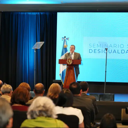 El presidente Bernardo Arévalo en su participación en el seminario organizado por el BID y Cepal. ,Cepal