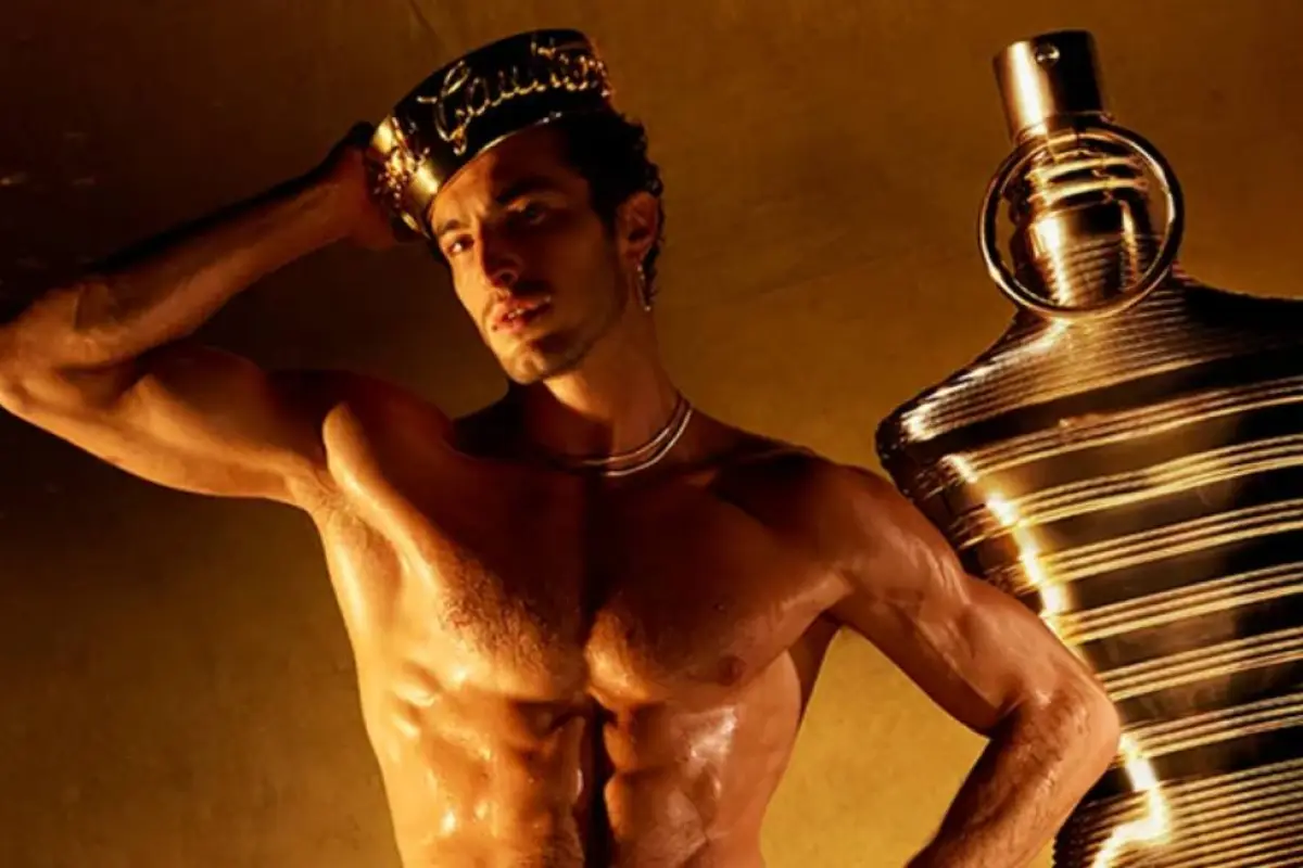 Jean Paul Gaultier reinventa su ícono con una fragancia ardiente y adictiva., Cortesía