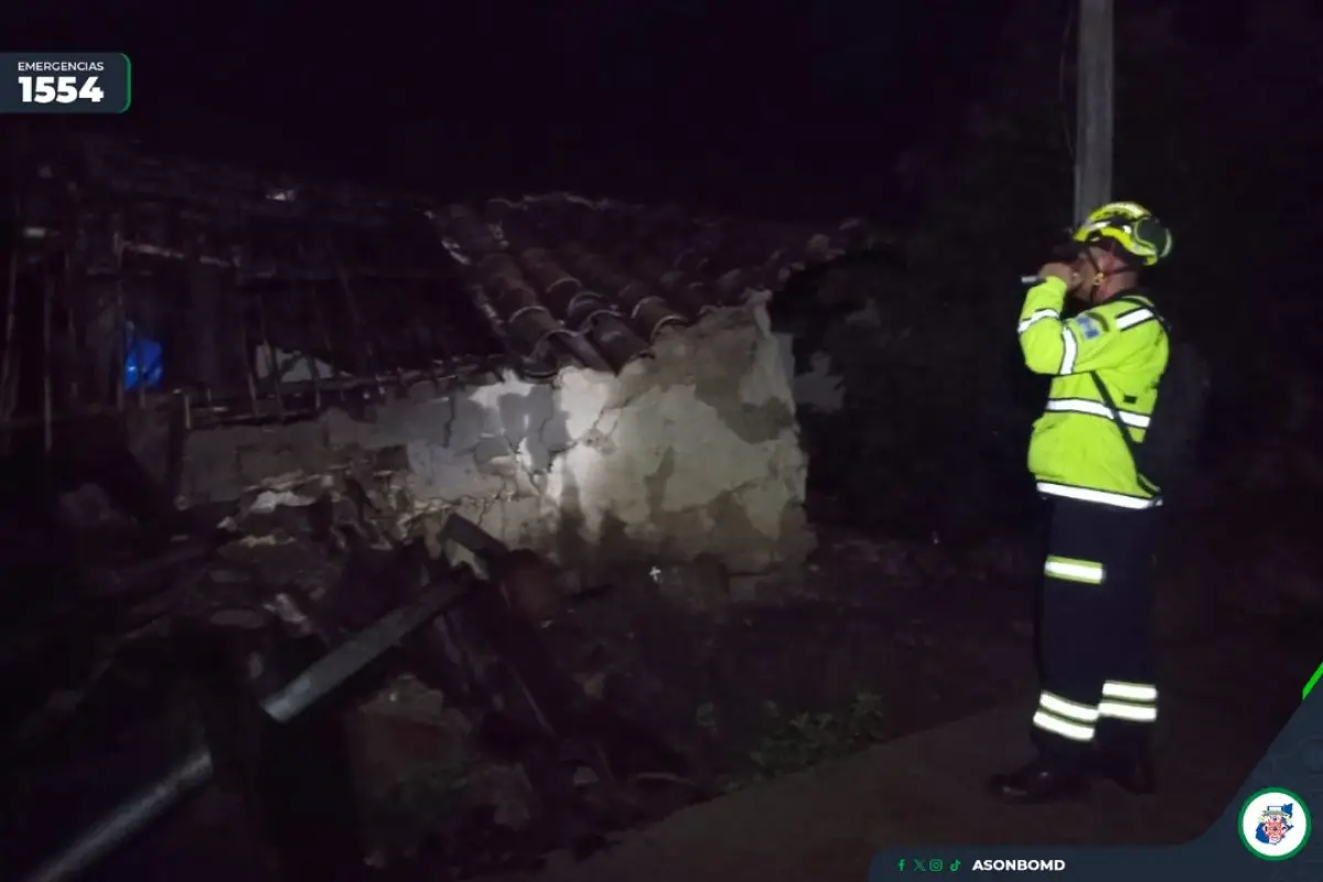 Bomberos continúan con la evaluación de daños., Foto Bomberos Municipales Departamentales
