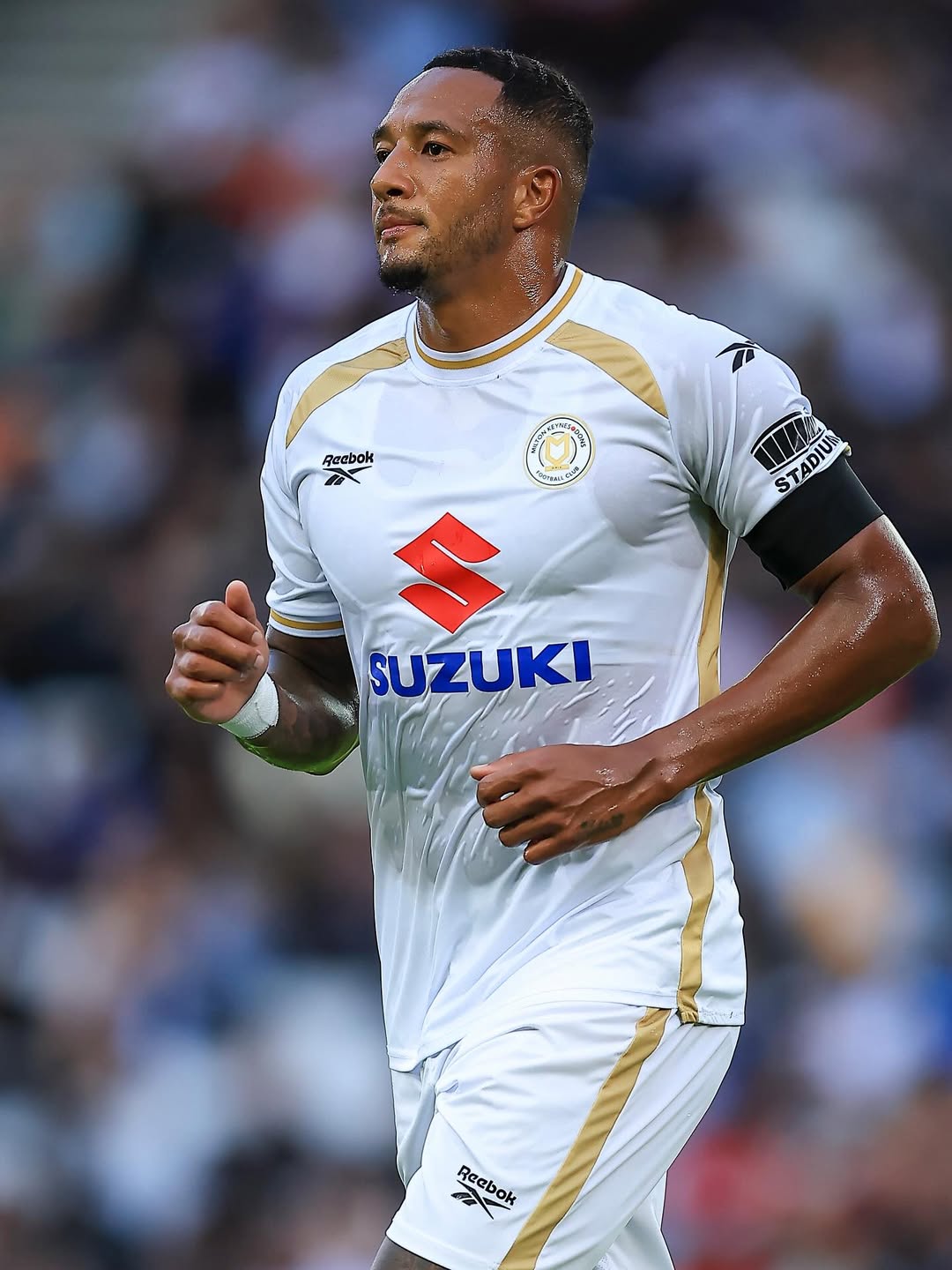 Nathaniel Méndez-Laing, figura con el MK Dons: alegró a toda Guatemala (RRSS).