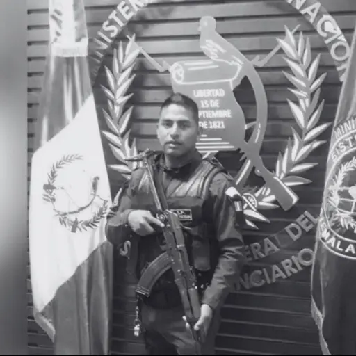 Familiares y amigos lamentaron la muerte del guardia Pedro Velásquez Alonzo. ,Redes sociales.