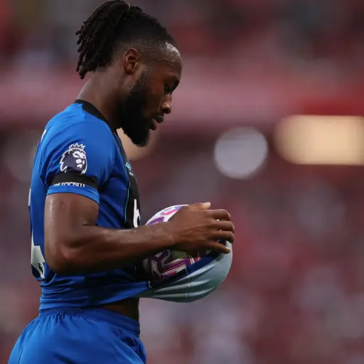 Un aficionado en silla de ruedas profirió insultos racistas a Antoine Semenyo, jugador del Bournemouth, en Anfield; la policía investiga y el Liverpool condenó los hechos - EFE