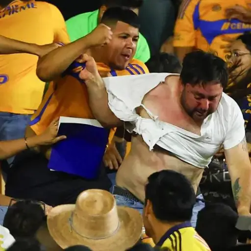 La violencia nuevamente empaña el futbol mexicano - Imago7