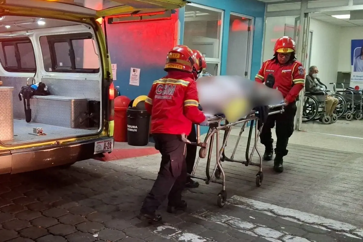El accidente ocurrió en el Periférico y 22 avenida de la zona 11., Bomberos Municipales. 