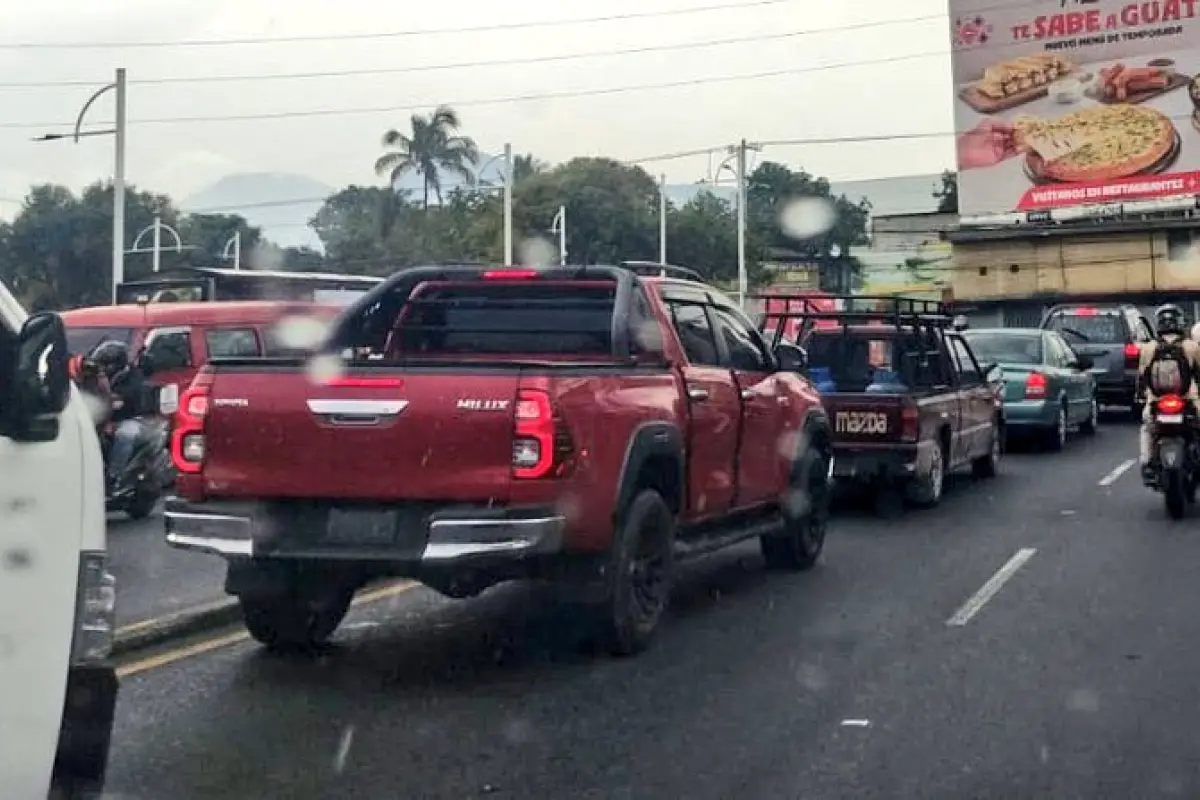 Las autoridades viales trabajaron en el sector para agilizar el paso vehicular., PMT de Villa Nueva.