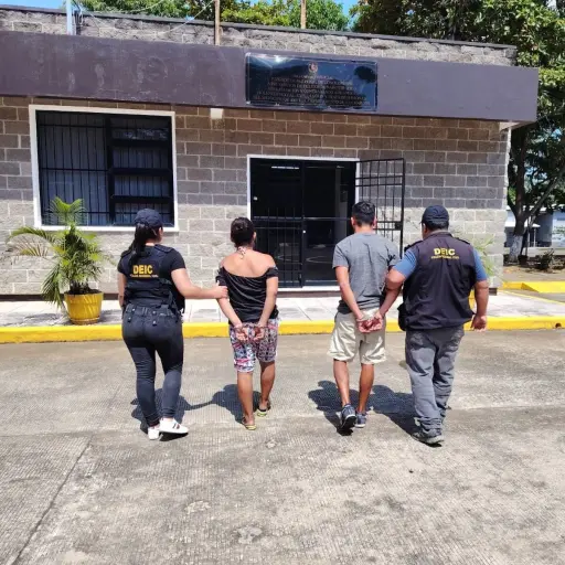 Dos de los detenidos en los operativos contra el narcomenudeo. ,PNC