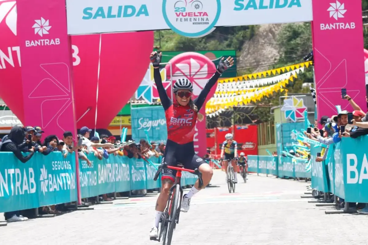 Karen Villamizar del PatoBike MBC ganó la primera etapa de la Vuelta Femenina a Guatemala 2025