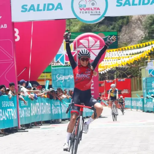 Karen Villamizar del PatoBike MBC ganó la primera etapa de la Vuelta Femenina a Guatemala 2025