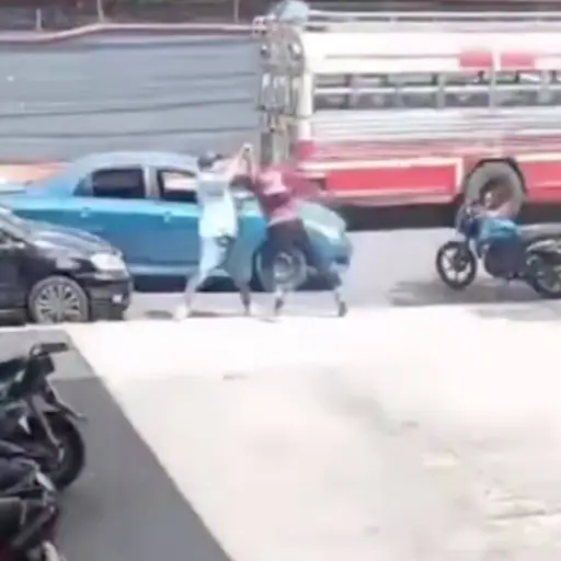 Pelea en ruta al Pacífico.  ,Captura de pantalla video X.