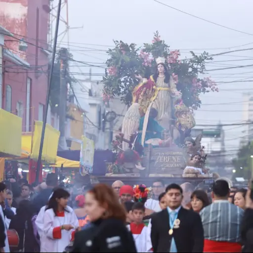 Los fieles devotos llevaron en hombros a la Virgen de Concepción por las calles y avenidas de las zonas 1 y 2. ,Álex Meoño.