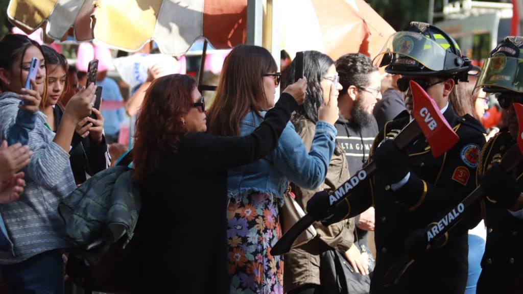 Bomberos Voluntarios festejan su 174 aniversario con desfile | Álex Meoño