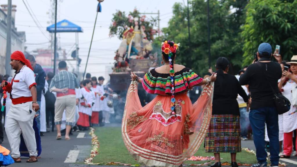 Virgen de la Asunción realiza solemne recorrido desde zona 2 | Alex Meoño